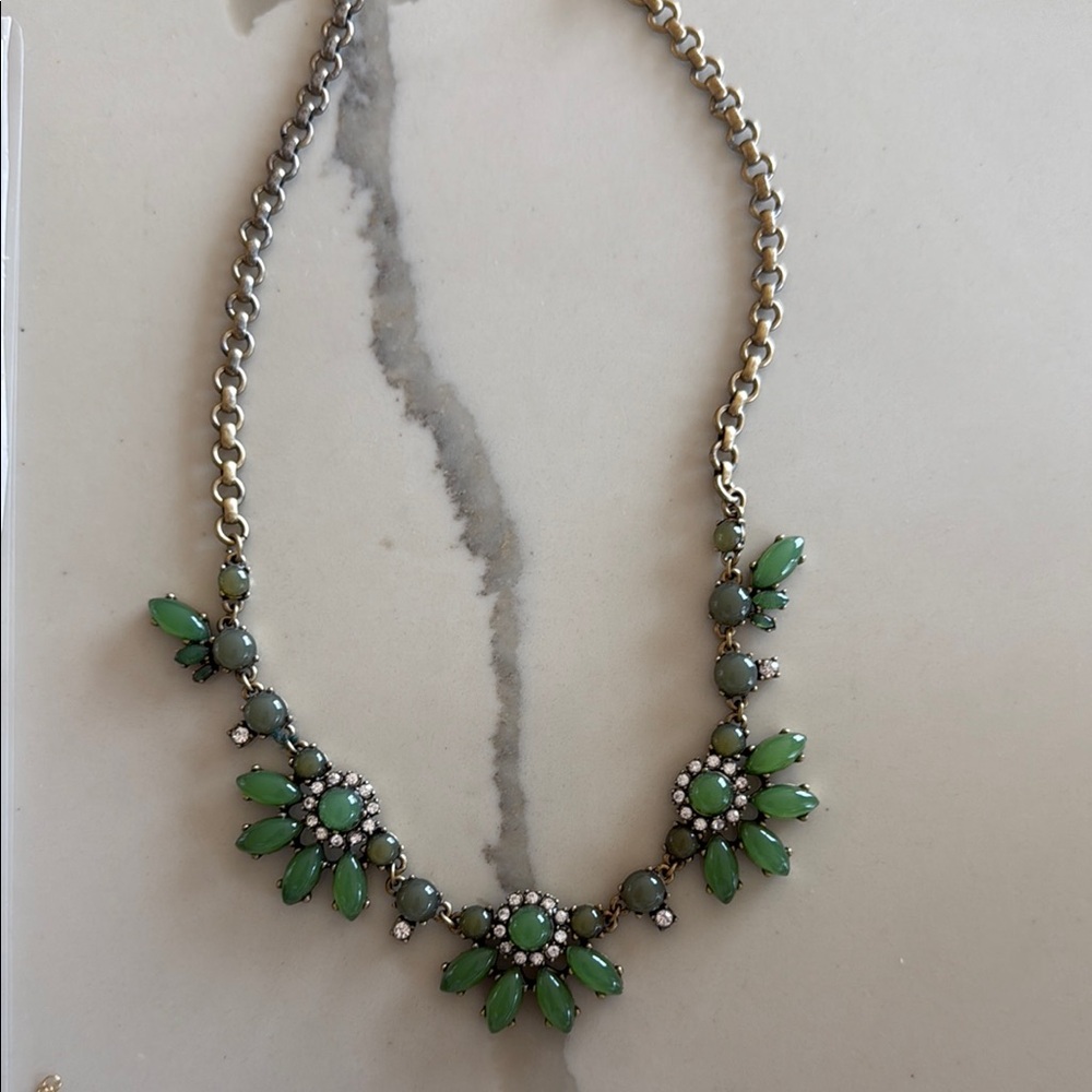Elegant Green and Gold Necklace